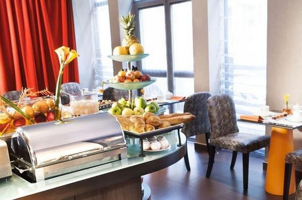 Elysees Bassano Paris