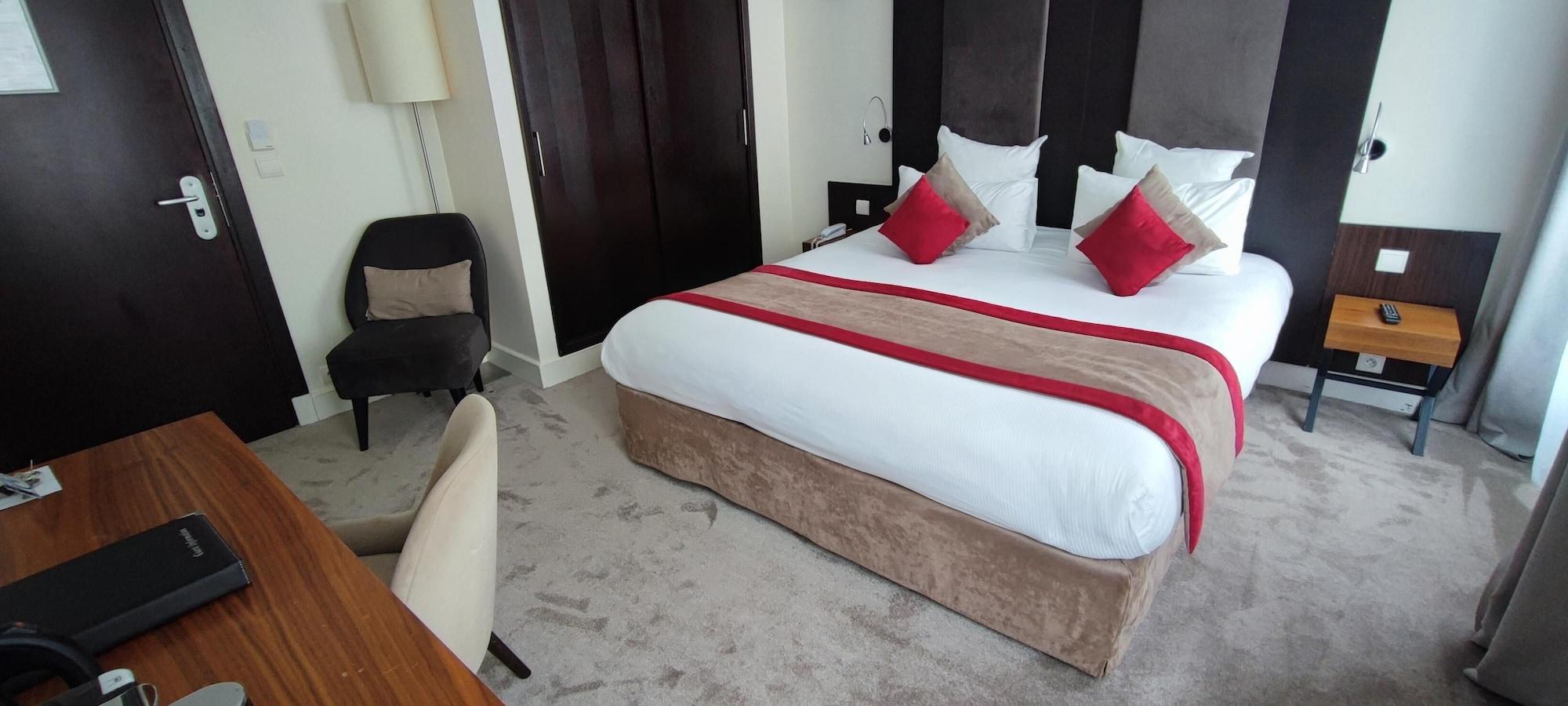 Elysees Bassano Hotel