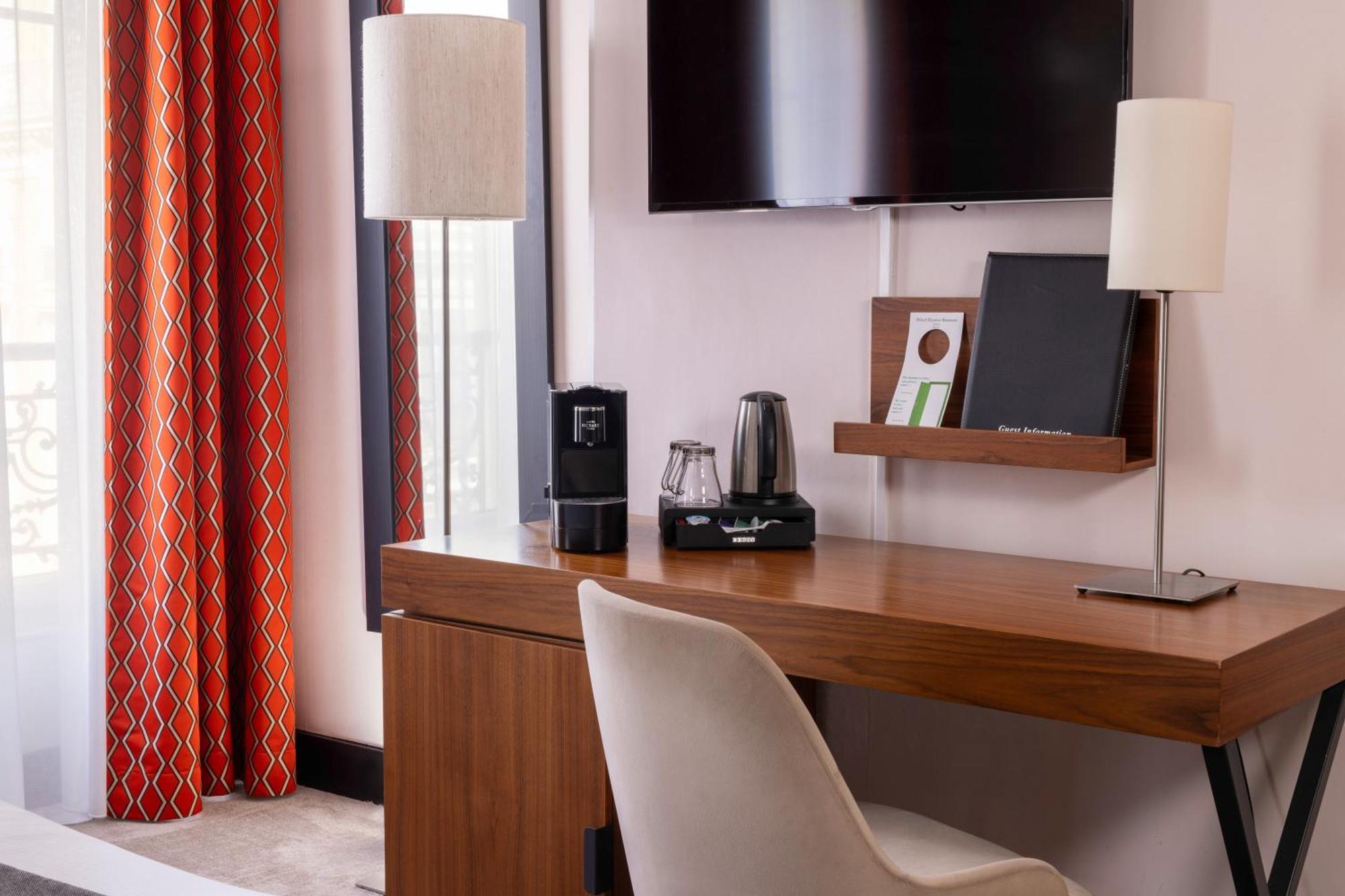 Elysees Bassano Hotel