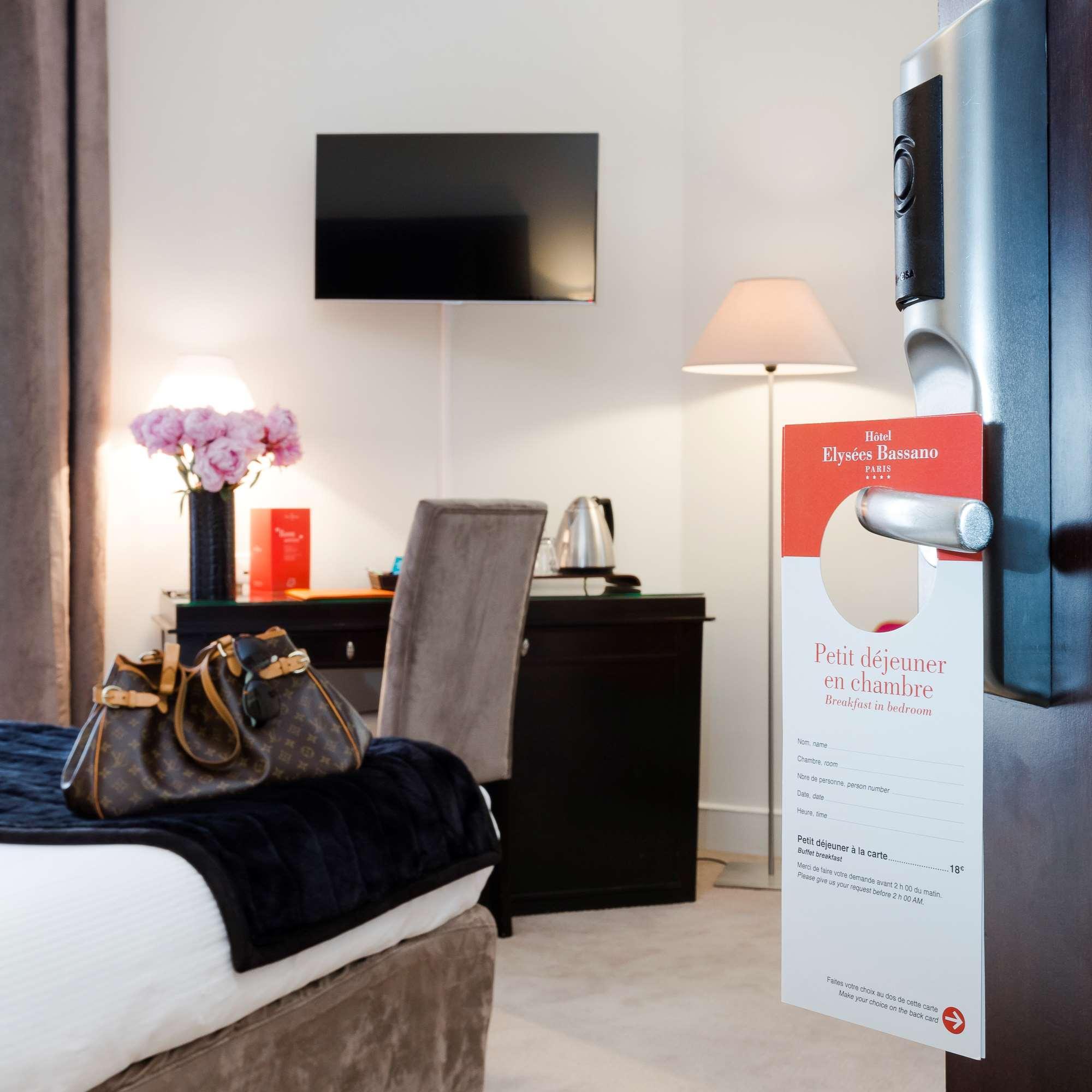 Hotel Elysées Bassano 4*